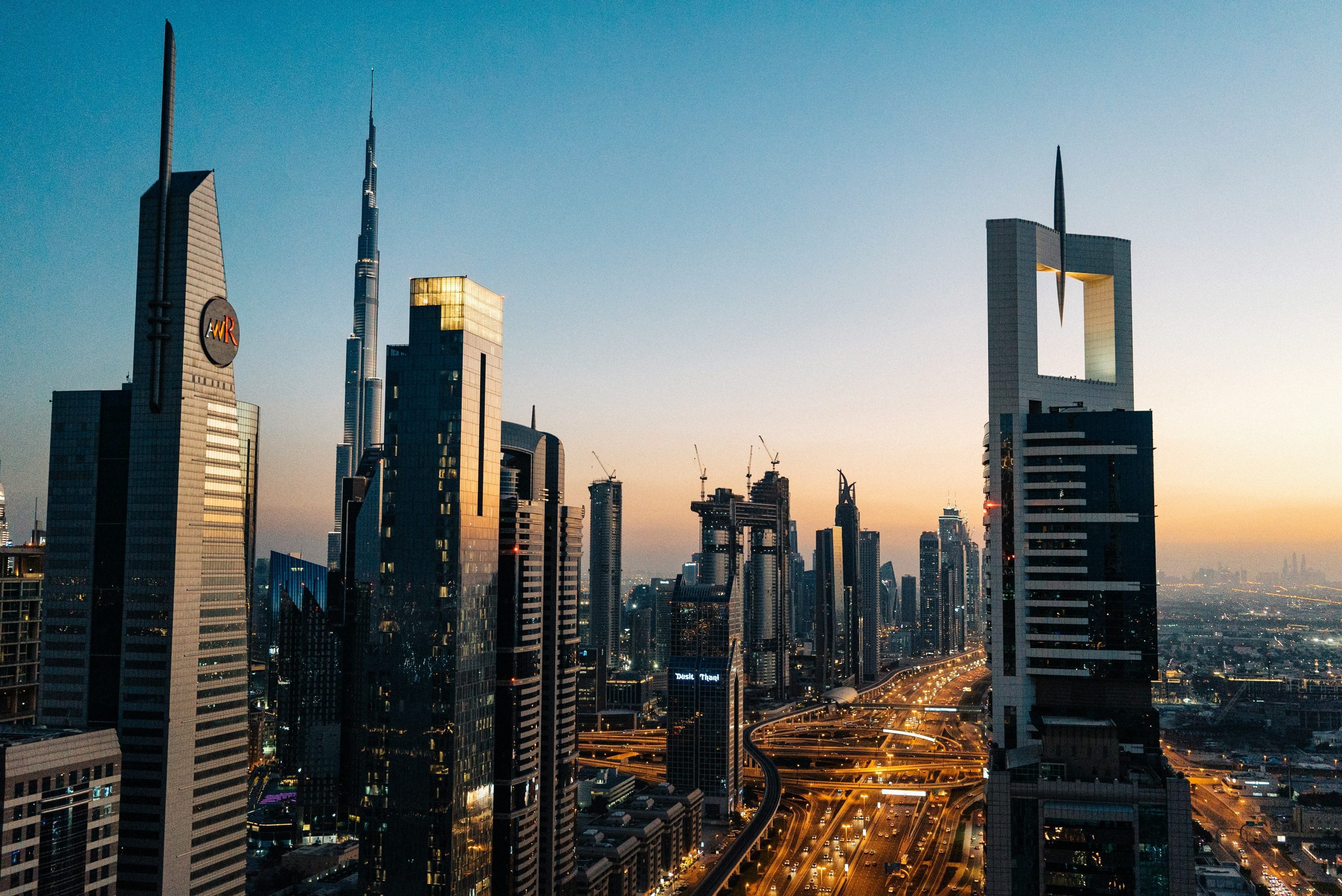 découvrez le campus de dubaï - un lieu d'apprentissage moderne au cœur de la ville, offrant une expérience éducative internationale de premier plan.