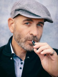 Découvrez les tendances et perspectives du marché de la cigarette électronique en 2024. Analyse des innovations, comportements des consommateurs et évolutions réglementaires qui façonnent l'avenir de ce secteur en pleine expansion.