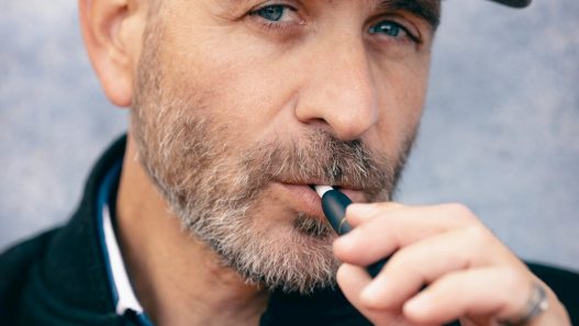 Découvrez les tendances et perspectives du marché de la cigarette électronique en 2024. Analyse des innovations, comportements des consommateurs et évolutions réglementaires qui façonnent l'avenir de ce secteur en pleine expansion.