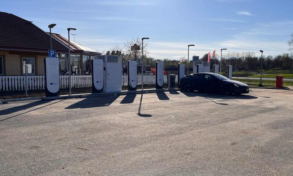Tesla en Suède sous pression croissante : Assa Abloy s’unit à l’action syndicale !