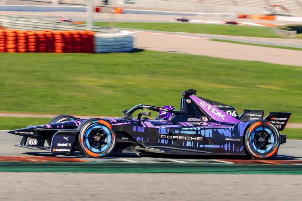 Découvrez comment la Porsche 99X se transforme en un impressionnant SUV électrique Cayenne !