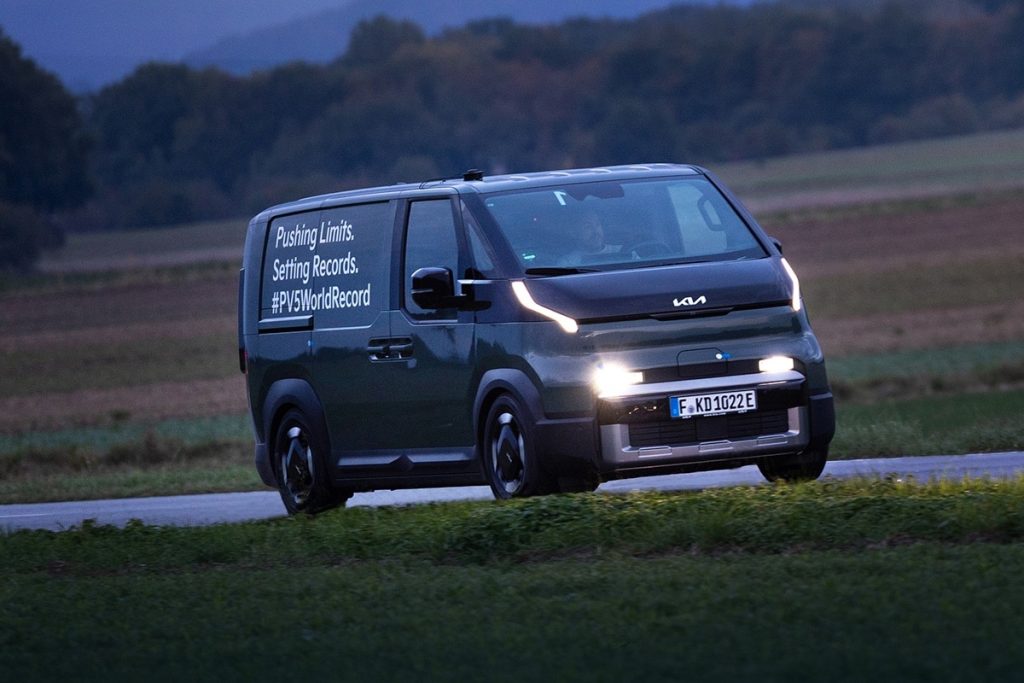 "Le Kia PV5 : Nouveau Champion des Records au Guinness, Découvrez Son Incroyable Performance !"