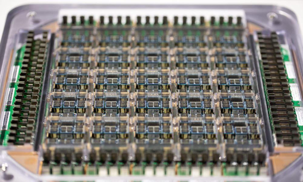 Découvrez les Secrets de la Production Ambitieuse des Puces AI5 de Tesla : Ce que Vous Devez Savoir !