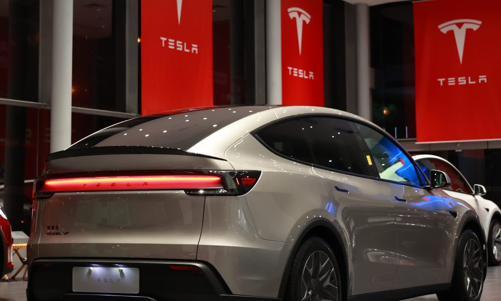 Tesla Augmente l’Anticipation : Les Livraisons du Model Y L Reportées à Décembre 2025!