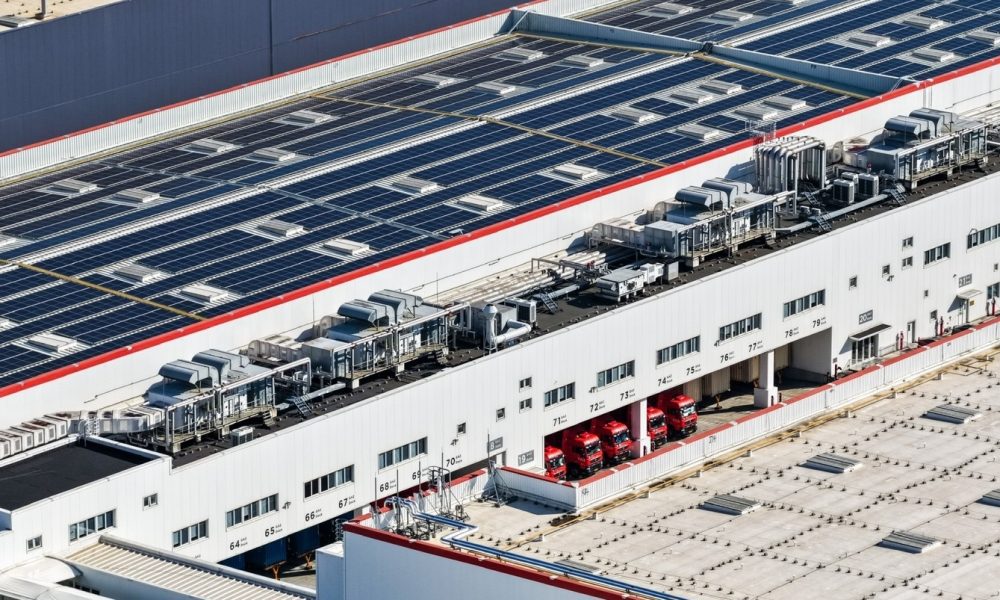 Tesla Dévoile des Records Éblouissants de Production Solaire à Shanghai ! Découvrez les Chiffres Incroyables.