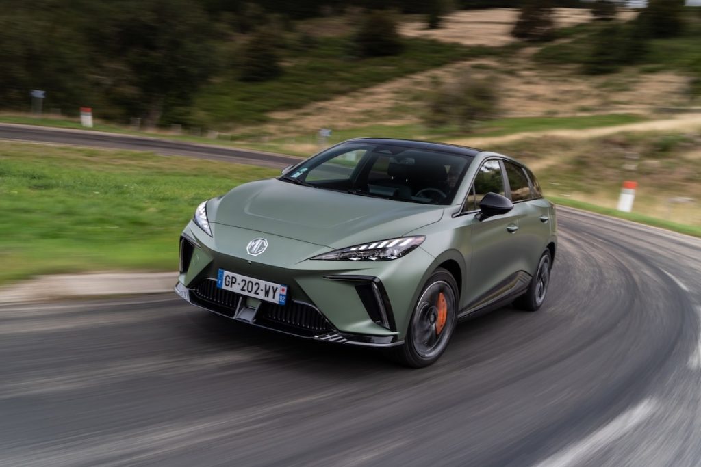 "MG brade ses MG4 XPOWER : Ne ratez pas ces offres incroyables !"