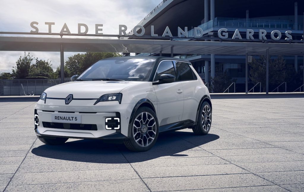 Attention ! Ne craquez pas encore pour une voiture électrique : le bonus va grimper !