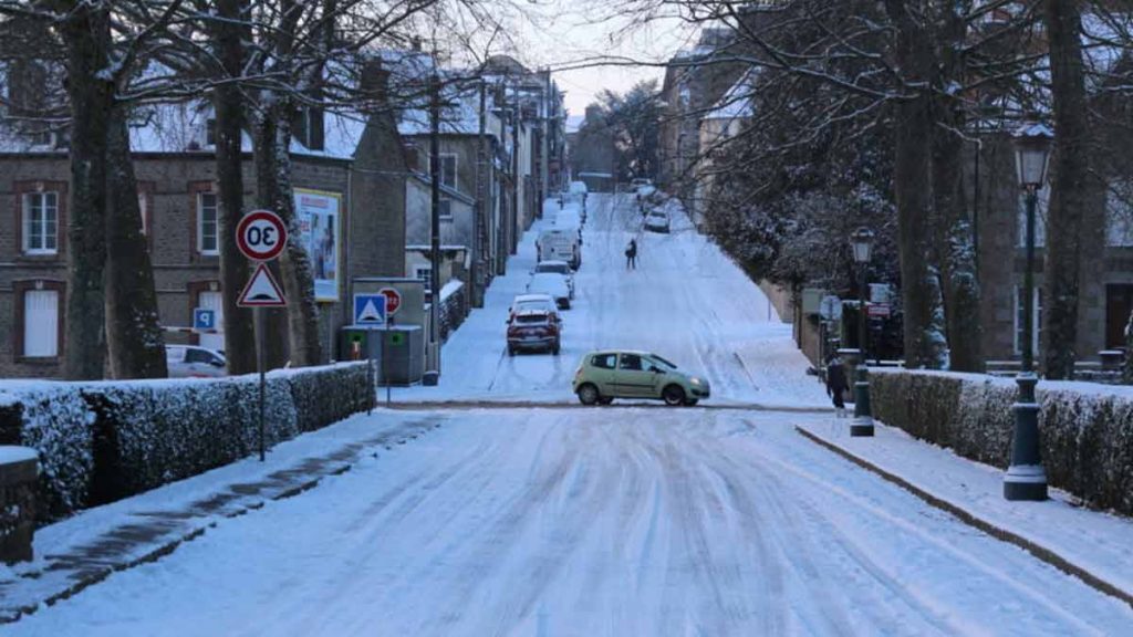 Attention ! Un nouvel épisode neigeux s’invite en France : découvrez les régions qui seront sous la neige !