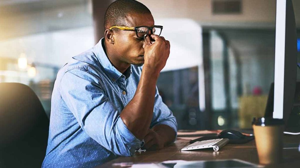 « Il démissionne, mais voici pourquoi il supplie son patron de le réembaucher – Une histoire captivante de nécessité financière ! »