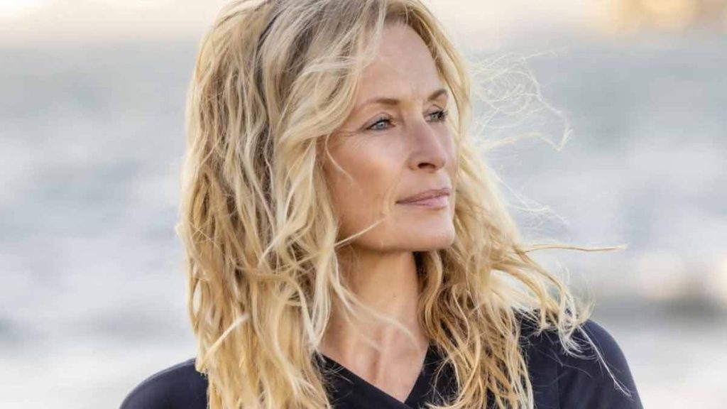 Découvrez le Secret d’Estelle Lefébure pour Rester Hydraté en Hiver : La Médecine Chinoise Révèle Tout !