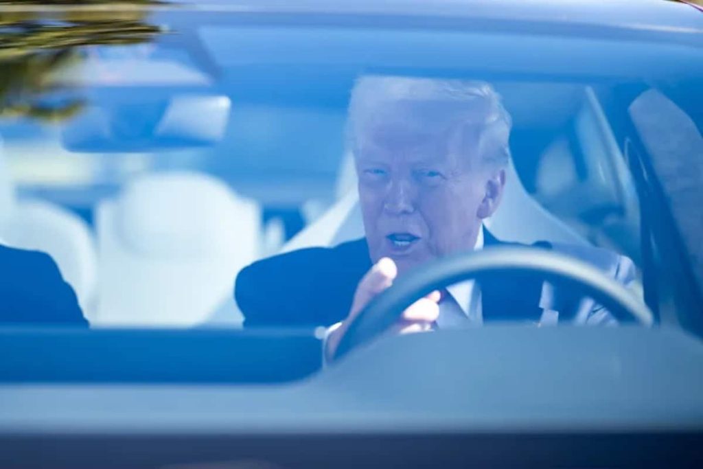 Donald Trump : Un Cadeau Surprise pour les Voitures Thermiques qui Va Tout Changer !